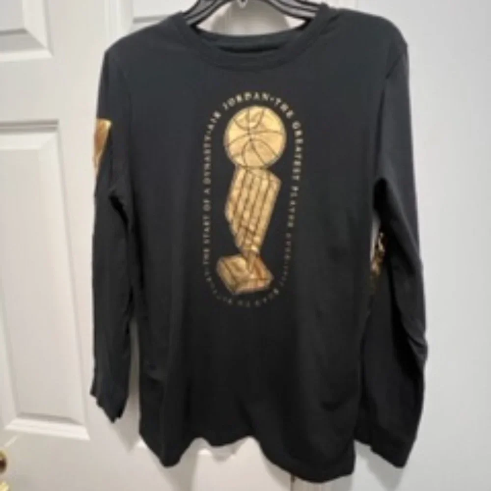 Nike Air Jordan remastered champion trophy LS XL long sleeve black/gold